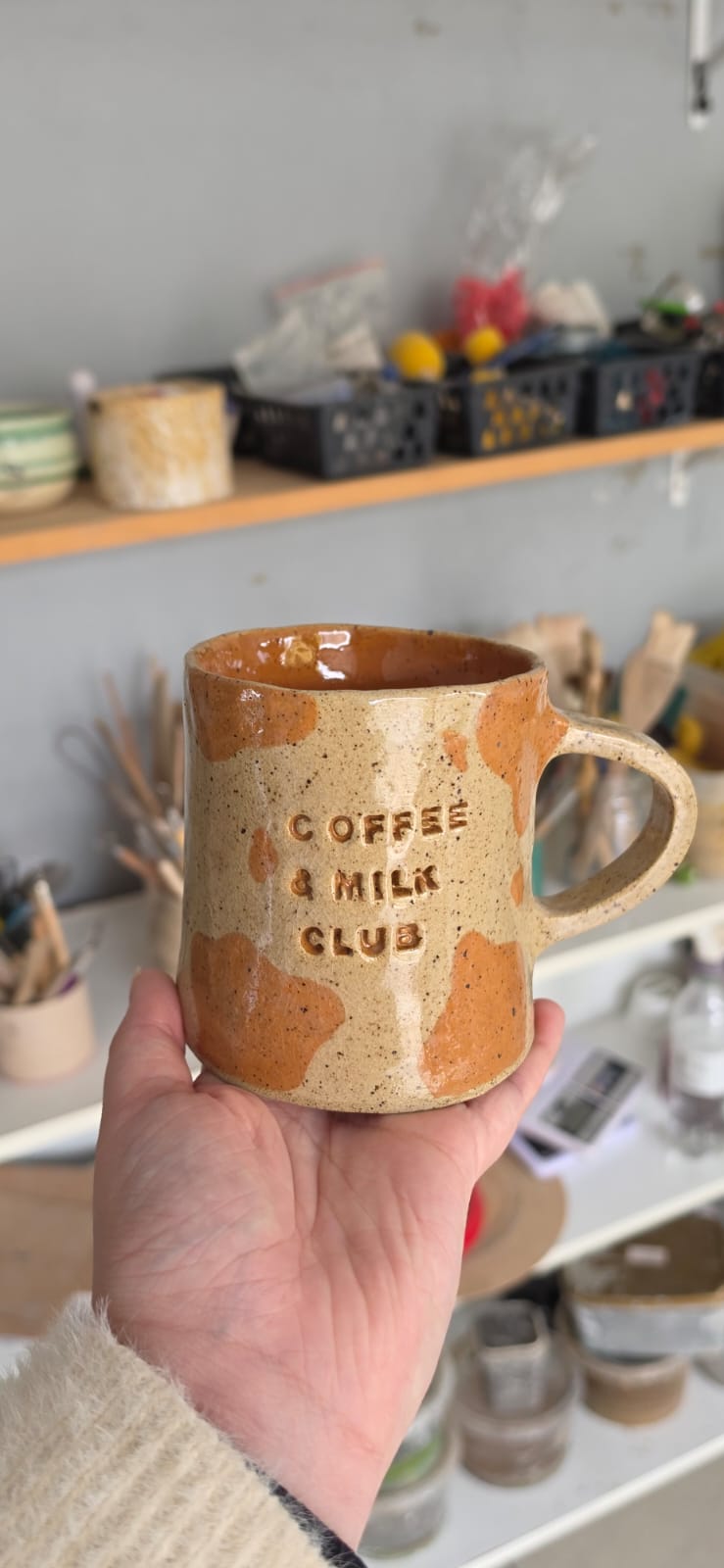 Caneca Coffee & Milk no ateliê Cicla Arte